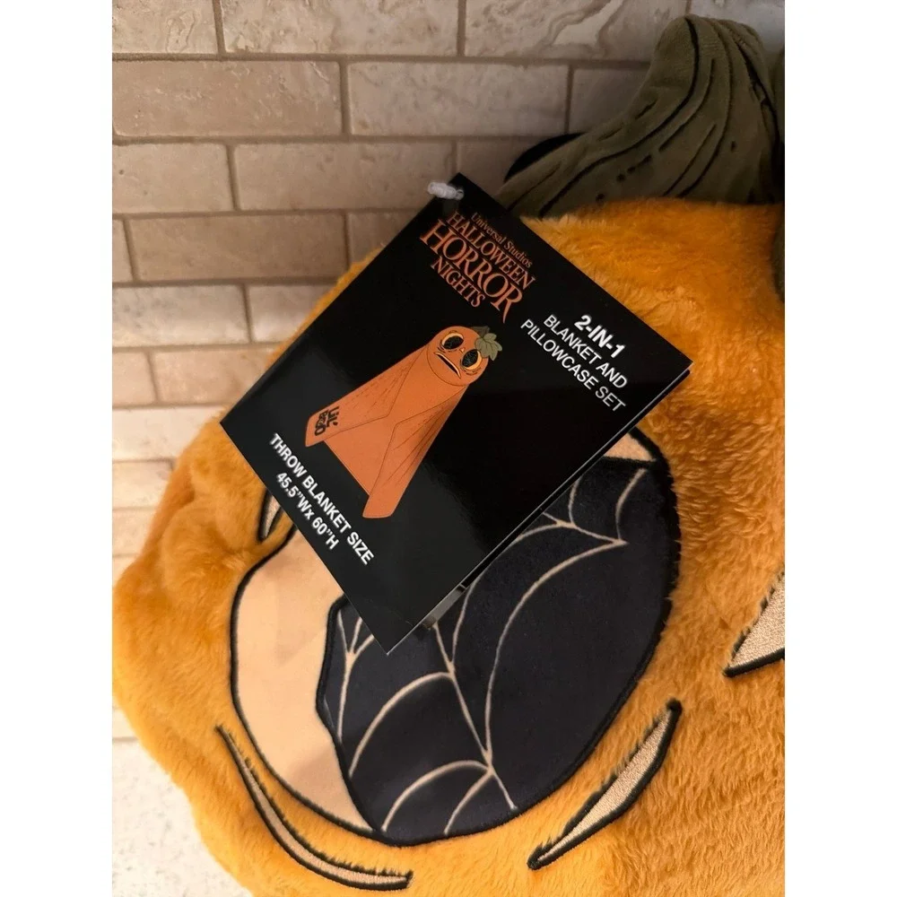 Universal Studios Halloween‎ Horror Nights 2-In-1 Pumpkin Blanket Pillowcase nwt